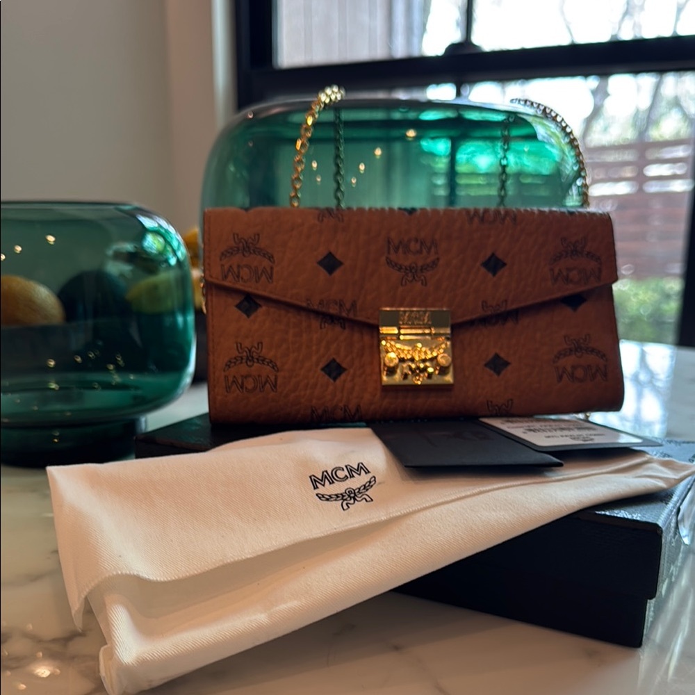 MCM TRACY CROSSBODY WALLET IN VISETOS